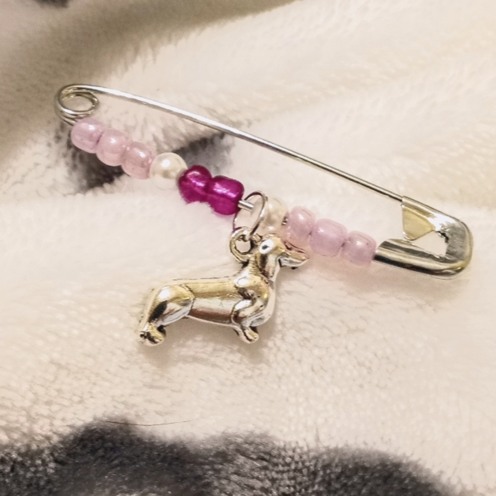 Dachshund pin//brooch handmade